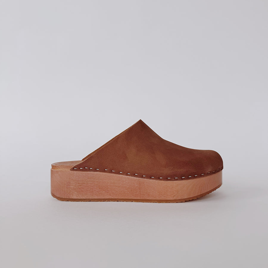 Handcrafted cocoa brown clogs by Bryr Studio, featuring premium leather