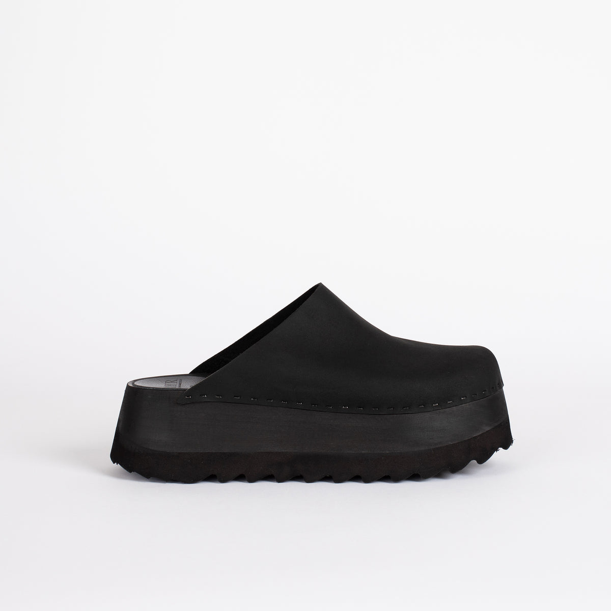 Chonk Clog in Monoblack