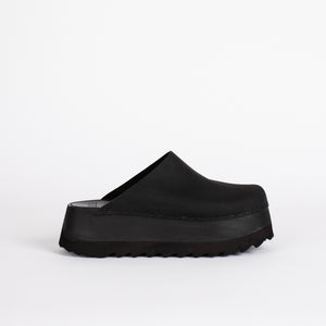 Chonk Clog in Monoblack