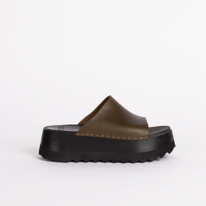 The Chonk Slide in olive