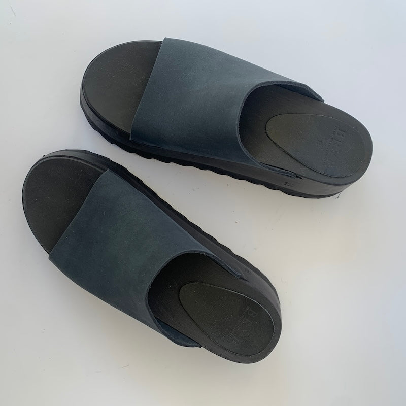 Alex in Raven Nubuck - Size 8 (T2)