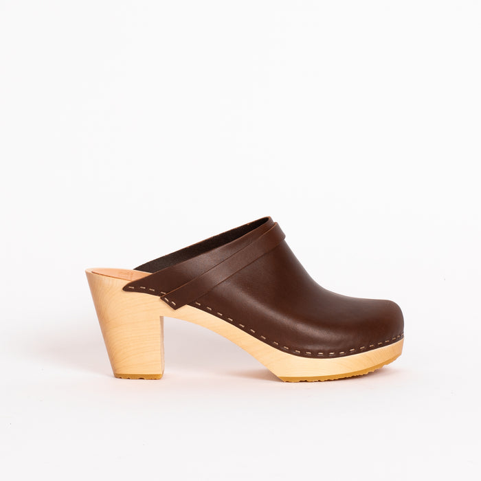 Kat Clog in Coffee