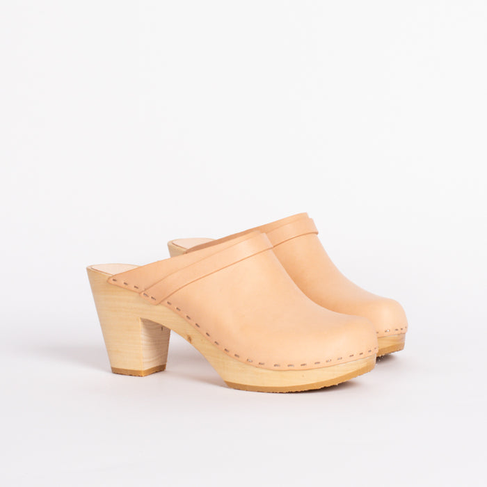 Kat Clog in Natural leather