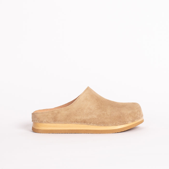 Loaf Clog in Dune Suede
