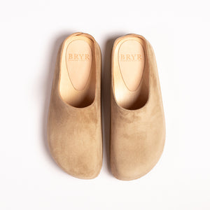 Loaf Clog in Dune Suede