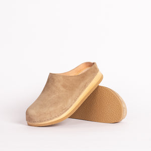 Loaf Clog in Dune Suede