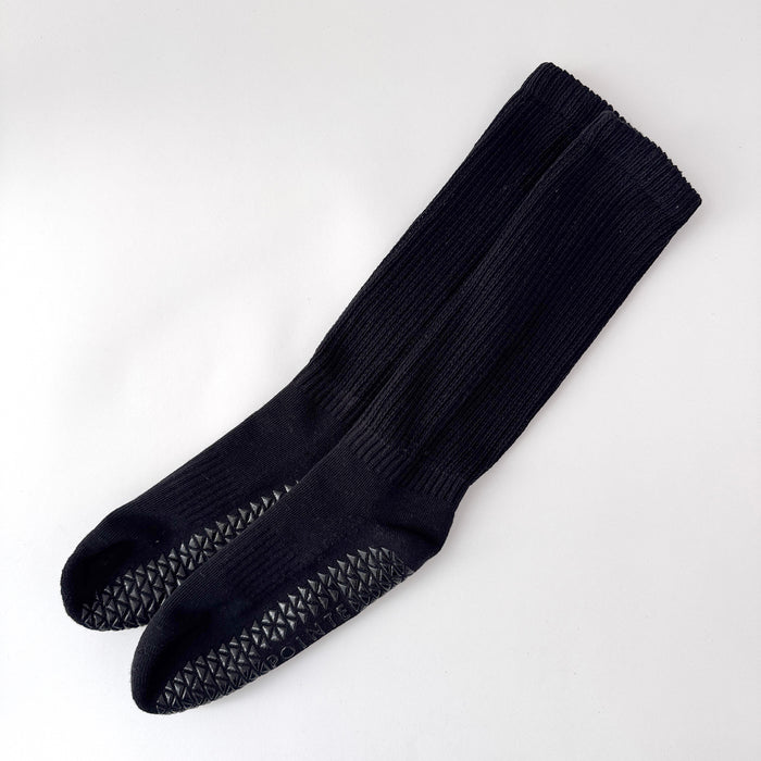 Slouch Crew Grip Socks in Black