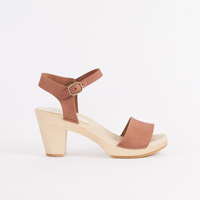 Rachel high sandals in clay color offering an elegant and fashionable look for warm weather