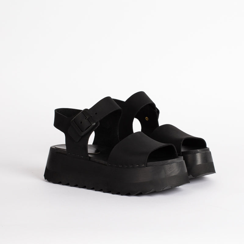 Uma in Monoblack Nubuck - Size 8 (T2)