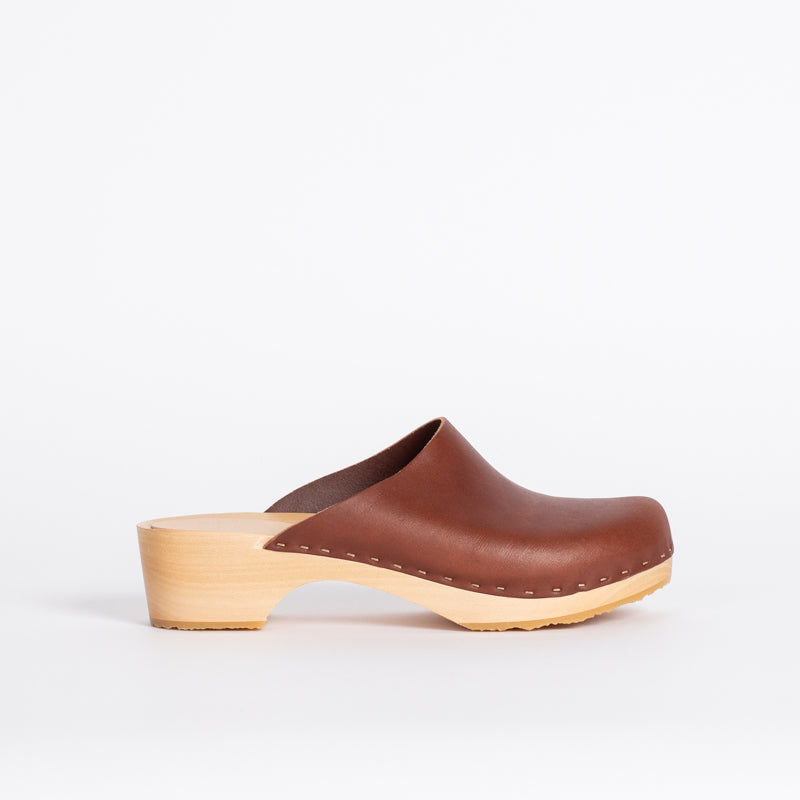 Worker-style clog in sienna leather, blending functionality and style by Bryr Studio