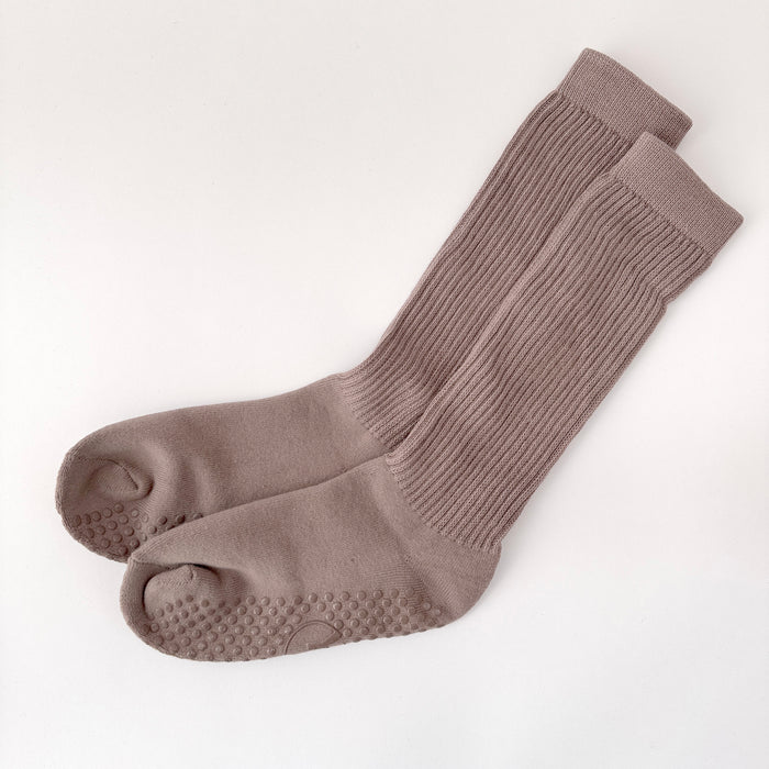 Slouch Crew Grip Socks in Hazel