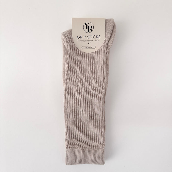 Slouch Crew Grip Socks in Oat