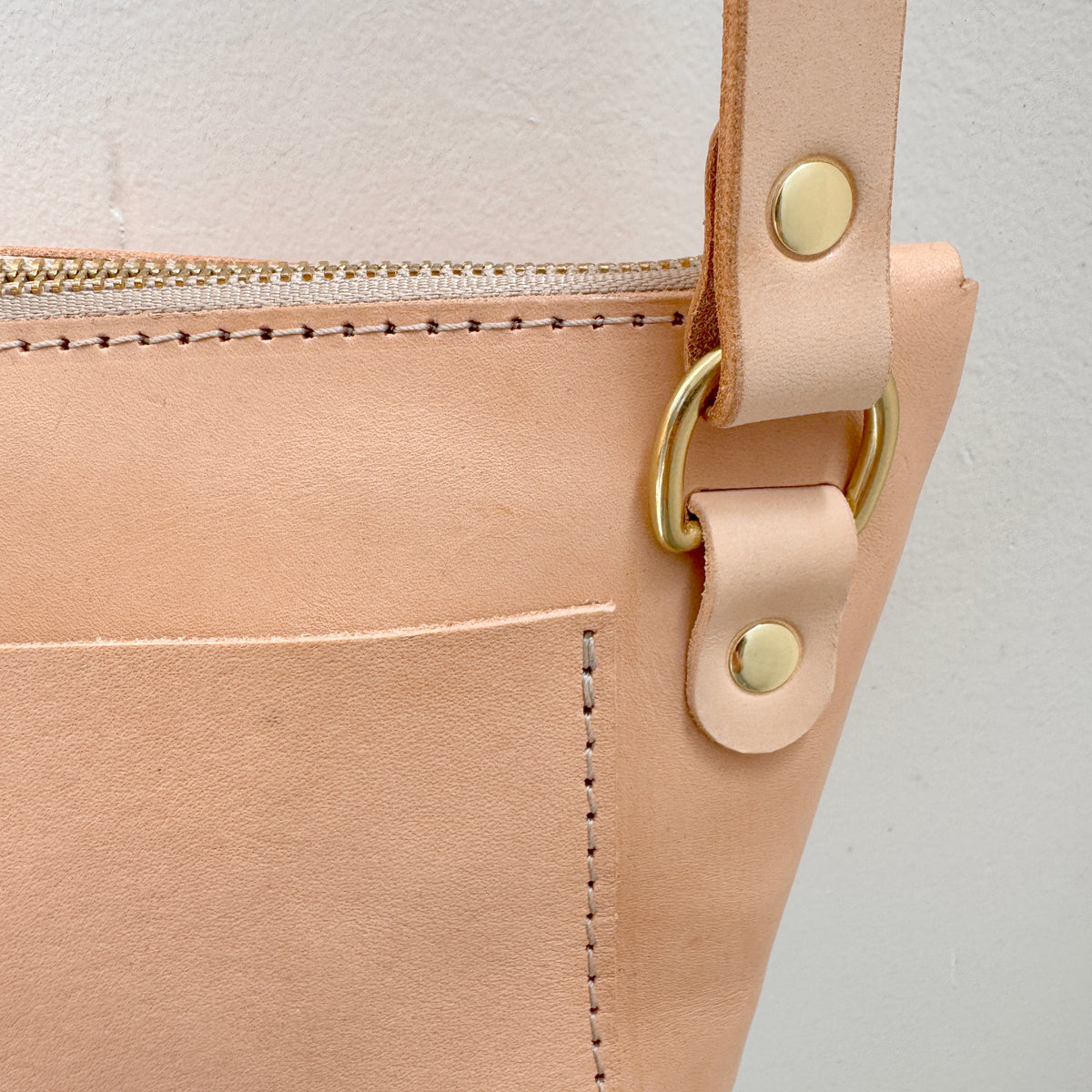 Crossbody Bag in Natural