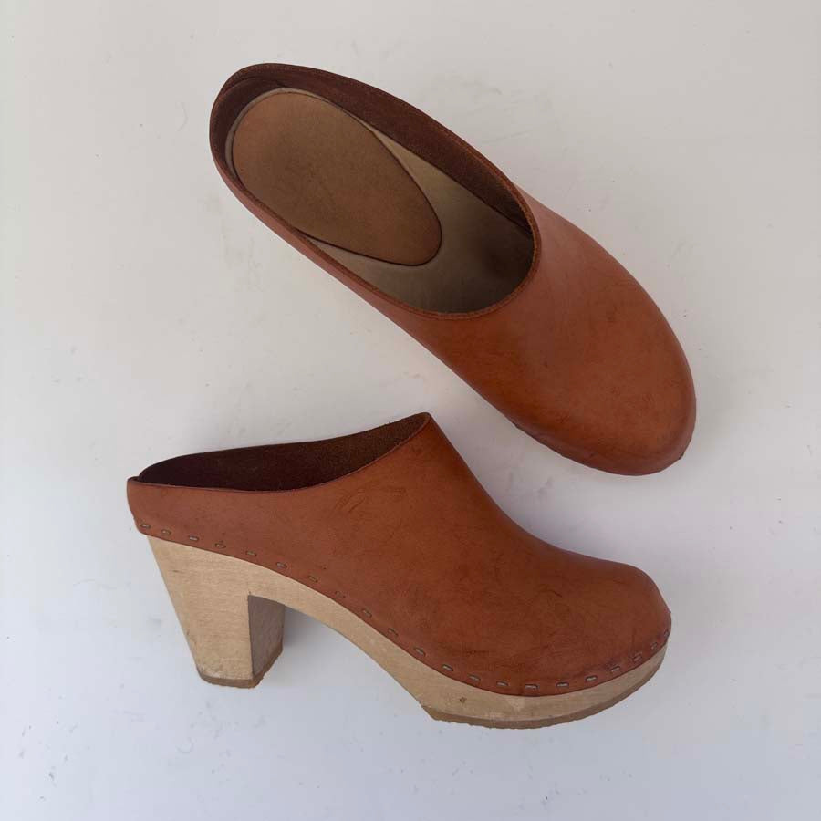 Chloe in Natural- Size 5 (T4)