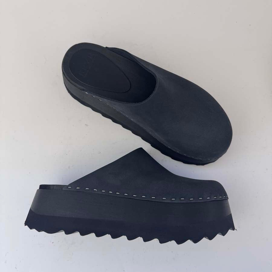Chonk in Raven Nubuck - Size 8 (T1)