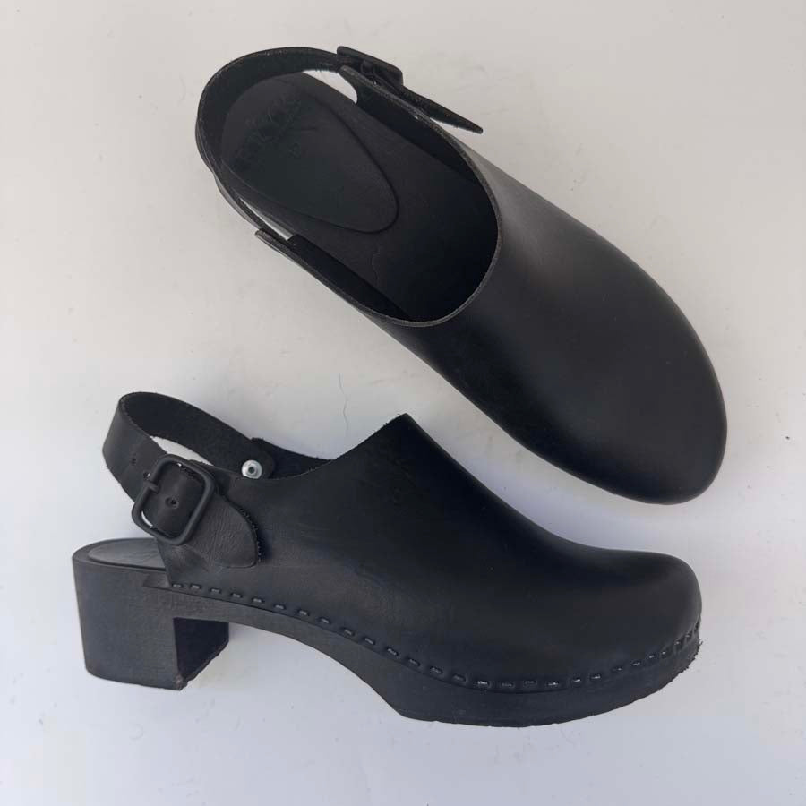 Daphne in Motoblack- Size 12 (T4)