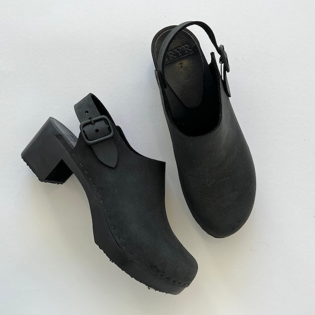 Daphne in Monoblack - Size 7 (T3)