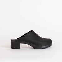 Gabe in monochrome black Shoes Clog