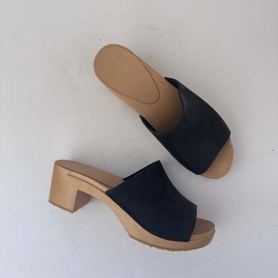 Jayne in Coal- Size 4 (T3)