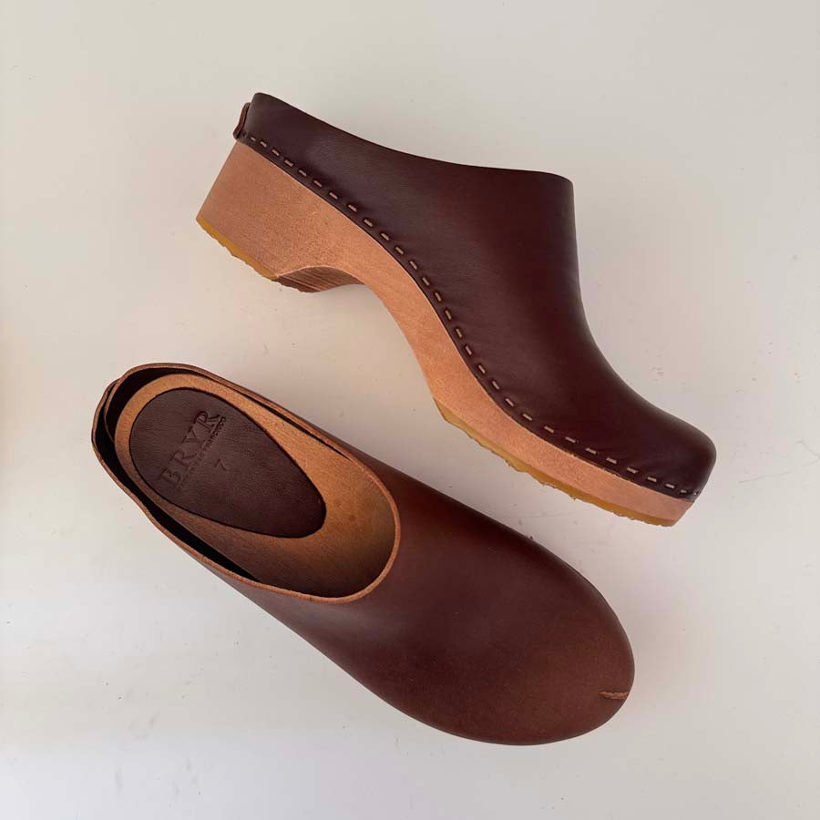 Lila in Espresso - Size 7 (T3)