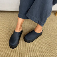 Chonk in Raven Nubuck - Size 7 (T2)