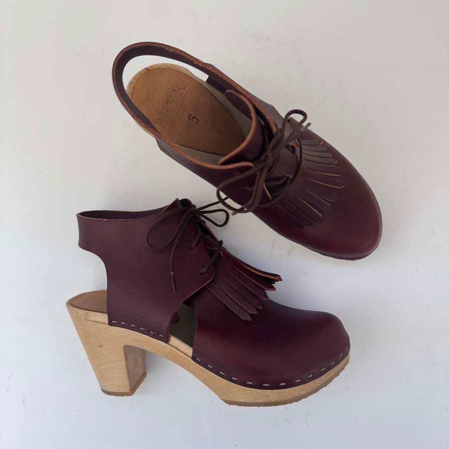 Sofie with Kilt in Burgundy- Size 5 (T4)