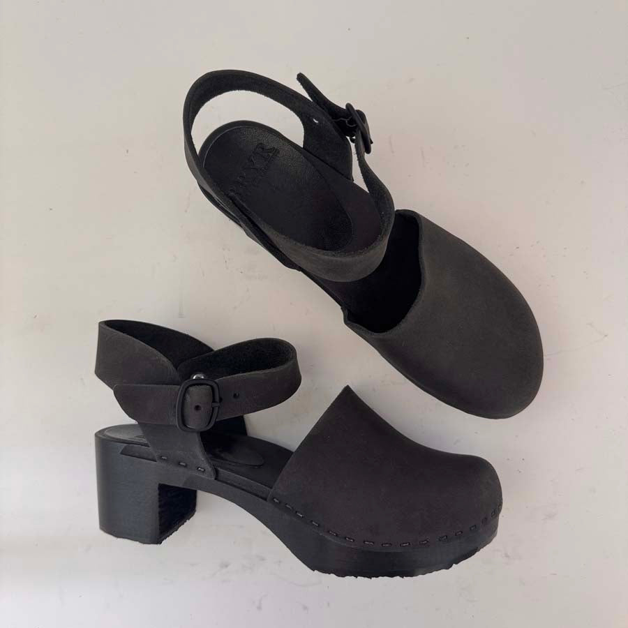 Sylvie Closed Toe in Monoblack Nubuck - Size 4 (T3)