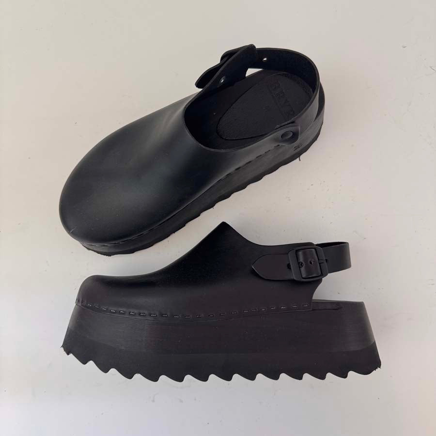 Tegan in Motoblack - Size 7 (T3)