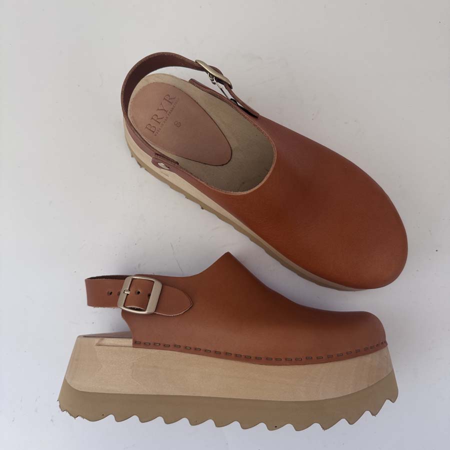 Tegan in Whiskey - Size 9 (T3)