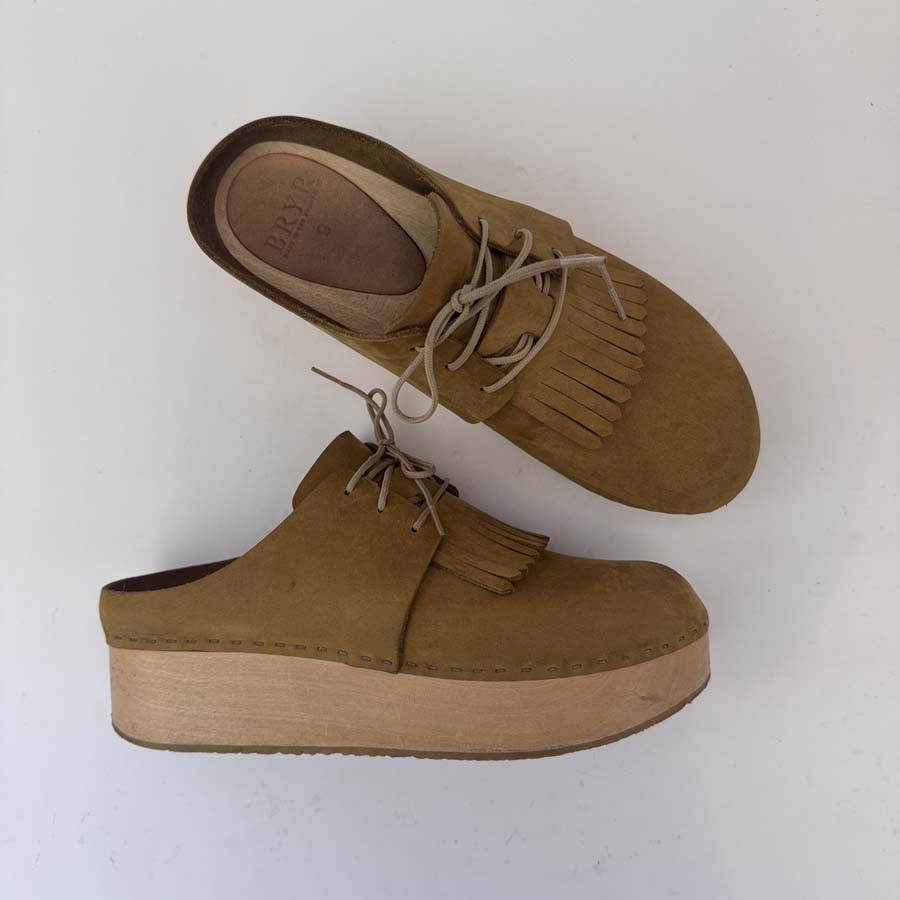 Zoe with Kilt in Fennel - Size 9 (T4)